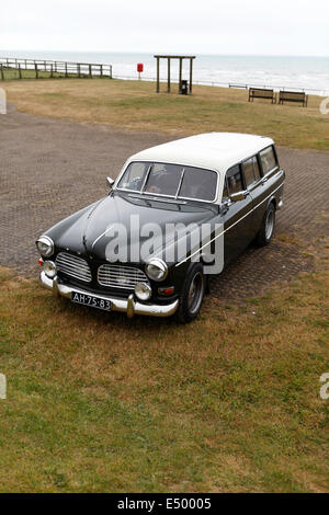 Une vieille Volvo 244 estate, un modèle fabriqué entre 1956 et 1970 conçu par Jan Wilsgaard Banque D'Images