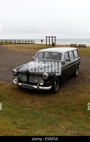 Une vieille Volvo 244 estate, un modèle fabriqué entre 1956 et 1970 conçu par Jan Wilsgaard Banque D'Images