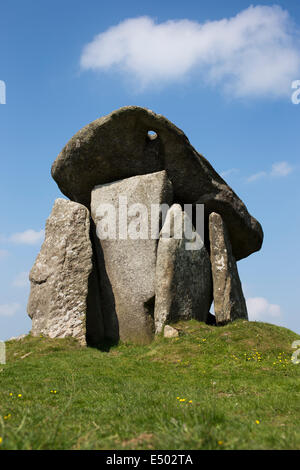 Trethevy Quoit, bien préservé 'dolmen' Néolithique chambre funéraire près de St Cleer, Cornwall, UK. Banque D'Images