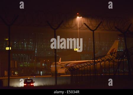 Kuala Lumpur, Malaisie. 18 juillet, 2014. La Malaysian Airlines avion est vu à l'Aéroport International de Kuala Lumpur, à Kuala Lumpur, Malaisie, le 18 juillet 2014. Credit : Chong Chung Voon/Xinhua/Alamy Live News Banque D'Images