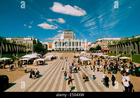 AJAXNETPHOTO-BREST, FRANCE-BRETAGNE. CENTRE-VILLE, MAIRIE ET PIAZZA. PHOTO:JONATHAN EASTLAND/AJAX REF:546617C1/15 Banque D'Images