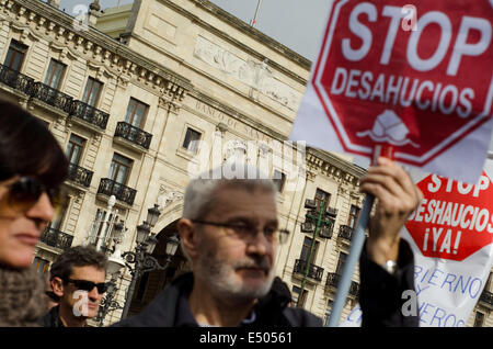 16 février 2013 - Santander, Espagne - Plusieurs centaines de personnes défilent dans le centre-ville pour protester contre l'éviction de fa Banque D'Images