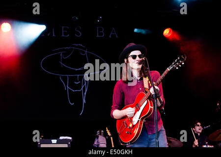 James Bay sur la scène principale du Larmer Tree Festival jeudi 17 juillet 2014. Banque D'Images