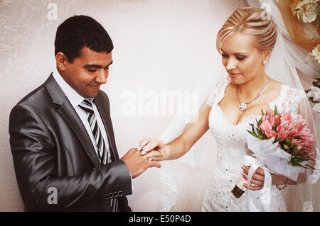 L'échange d'anneaux de mariage Banque D'Images