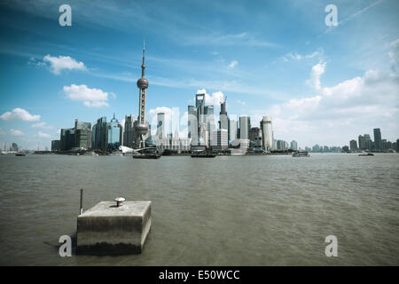 Avec la rivière Huangpu shanghai skyline Banque D'Images