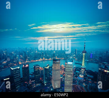 Vue aérienne de Shanghai au crépuscule Banque D'Images