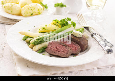 Steak aux asperges Banque D'Images