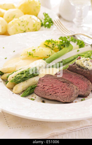 Steak aux asperges Banque D'Images