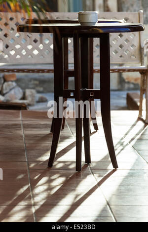 table dans un café Banque D'Images