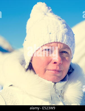 La skieuse d'âge moyen Banque D'Images