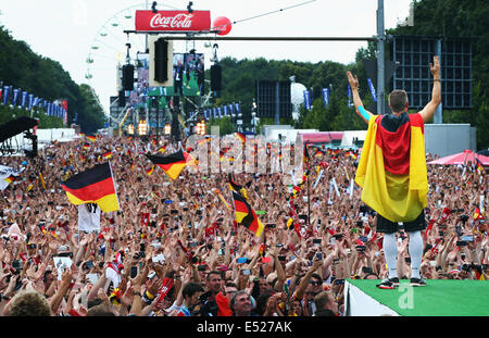 Fête de bienvenue de la German Nationalteam, le nouveau Champion du Monde de football, à la porte de Brandebourg à Berlin, Bastian Schweinsteiger. Banque D'Images