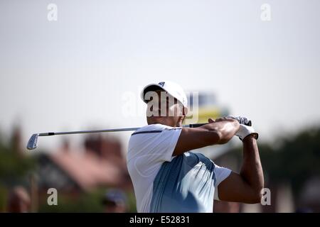 Tiger Woods (USA), le 17 juillet 2014 - Golf : Tiger Woods de l'United States en action sur le deuxième trou lors du premier tour de la 143e British Open Championship au Royal Liverpool Golf Club à Hoylake, Angleterre. (Photo de Koji Aoki/AFLO SPORT) Banque D'Images