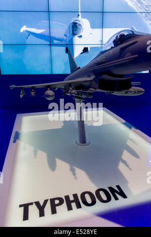 BAE Systems Typhoon jet fighter présentation modèle, exposé au salon de Farnborough, Angleterre. Banque D'Images