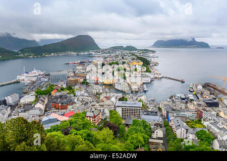 Alesund, Norvège, grand angle de vue montagne Aksla Banque D'Images