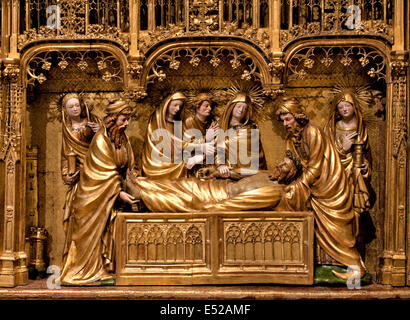 Le retable des Saints et des Martyrs de la fin du XIVe siècle (1390), un chef-d'œuvre de l'art gothique international flamand sculpté par Jacques de Baerze avec des panneaux peints par Melchior Broederlam, Musée des Beaux-Arts de Dijon, Bourgogne, France. Banque D'Images
