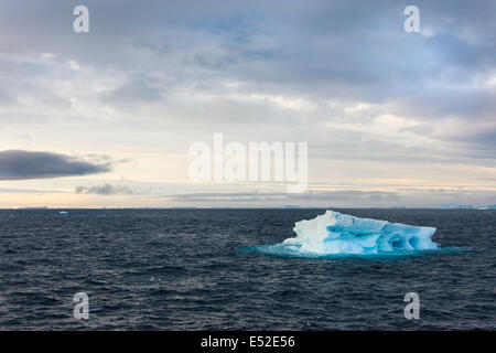 Les icebergs sur les eaux de la mer de Weddell, dans l'océan Austral. Banque D'Images
