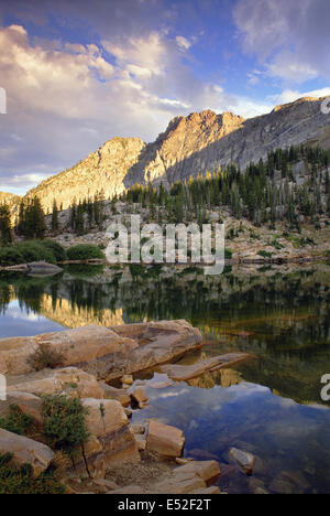 Vue depuis le bassin Albion vallée, à la montagnes Wasatch, et le paysage de la forêt nationale d'Utah. Banque D'Images