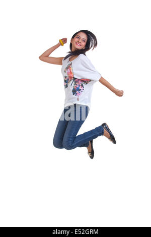 Longueur totale de young woman jumping over white background Banque D'Images