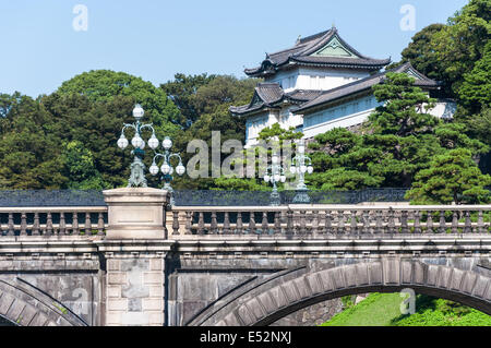 Le Palais Impérial et le pont Nijubashi à Tokyo, Japon. Banque D'Images