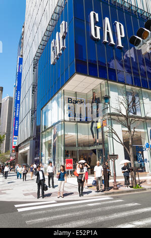 Un grand écart stocker dans le quartier de Ginza de Tokyo, Japon. Banque D'Images