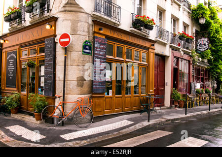 Cafe Restaurant au 4ème arrondissement sur la rue Chanoinesse Paris France Banque D'Images