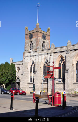 Église Saint Pierre, la rue Windsor, Chertsey, Surrey, Angleterre, Royaume-Uni Banque D'Images