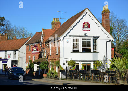 Le White Hart Blubeckers restaurant sign, la High Street, Chobham, Surrey, Angleterre, Royaume-Uni Banque D'Images