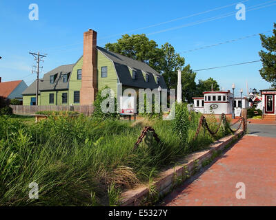 ST. MICHAELS - 1 juillet : une scène de rue près de l'eau inclut le Chesapeake Bay Maritime Museum, dans le comté de Talbot Le 1 juillet Banque D'Images