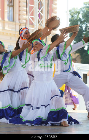 Groupes folkloriques Colombie Folklore Foundation de Santiago de Cali, pendant le 48ème Festival International de Folklore à Zagreb Banque D'Images