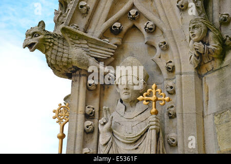 La sculpture de gargouille sur la flèche de l'église de l'Université de St.Mary la Vierge, Oxford, Oxfordshire, Angleterre, Royaume-Uni Banque D'Images
