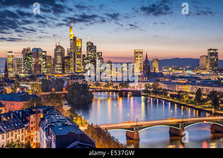 Frankfurt am Main, Allemagne Financial District skyline. Banque D'Images