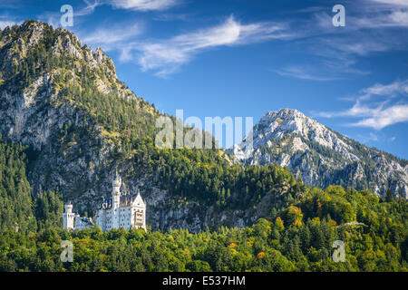 Le château de Neuschwanstein, dans les Alpes bavaroises de l'Allemagne. Banque D'Images