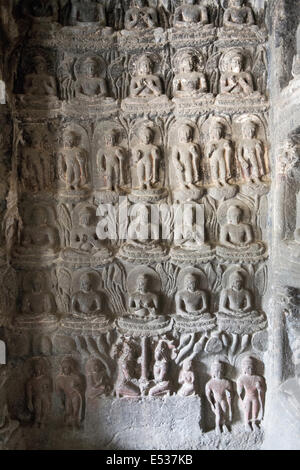 07 : la grotte de Shravasti miracle représenté par une sculpture sur deux côtés de vestibule. Grottes d'Ajanta, Aurangabad, Maharashtra, Ind Banque D'Images