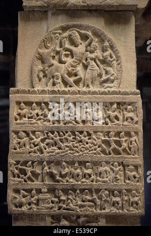 Détails de pied avec reliefs, Natya Siva et Ravava enlevant Sita épisode, Pattadakal, Karnataka, Inde Banque D'Images