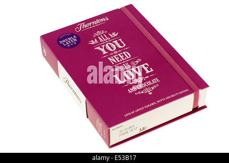 Boîte de double couche de Thorntons tout que vous avez besoin est amour chocolats mixtes Banque D'Images