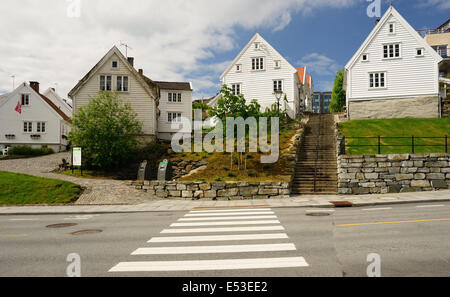 Les Vieilles maisons peintes dans la région de Gamle Stavanger, Norvège. Banque D'Images