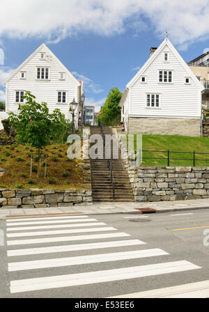 Les Vieilles maisons peintes dans la région de Gamle Stavanger, Norvège. Banque D'Images