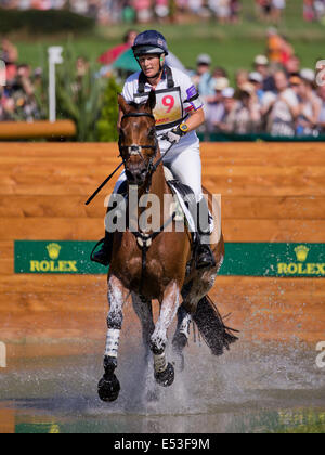 Aix-la-Chapelle, Allemagne. 19 juillet, 2014. Cavalier britannique Zara Phillips sur son cheval haut royaume en action au cours de l'événement concours complet du CHIO à Aix-la-Chapelle, Allemagne, 19 juillet 2014. Photo : ROLF VENNENBERND/DPA/Alamy Live News Banque D'Images