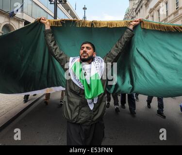 Gaza manifestation nationale le 19/07/2014 à Downing Street, Londres. La manifestation assemblés à Downing Street à la mi-journée avant de marcher vers l'ambassade d'Israël pour protester contre le bombardement de Gazza. Photo par Julie Edwards Banque D'Images