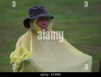 , Nottingham East Midlands, Royaume-Uni. 19 juillet 2014. Dave de Derby et de l'humidité des pluies torrentielles braves lors de l'Assemblée splendeur music festival à Wollaton Hall, Nottingham. Credit : Matthew Taylor/Alamy Live News Banque D'Images