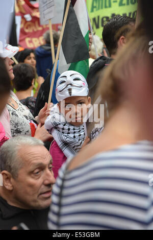 Whitehall, Londres, Royaume-Uni. 19 juillet 2014. La manifestation de solidarité avec la Palestine Crédit : Matthieu Chattle/Alamy Live News Banque D'Images