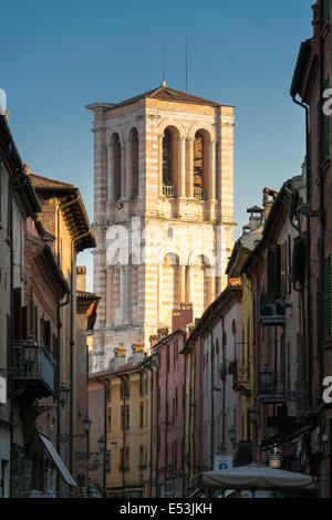 Le clocher de la cathédrale vue depuis la rue Mazzini Banque D'Images
