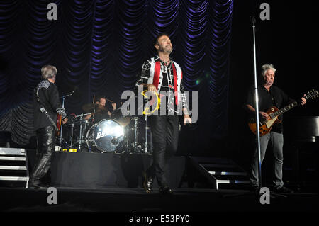 Raleigh, NC, USA. 15 juillet, 2014. Chanteur PAUL RODGERS, HOWARD LEESE, et Mick Ralphs du groupe de rock "Bad Company" effectuant at Walnut Creek Amphitheatre. © Tina Fultz/ZUMA/Alamy Fil Live News Banque D'Images