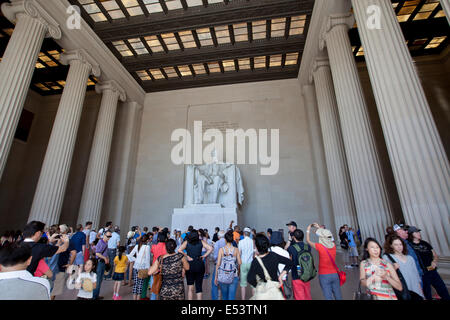 WASHINGTON D.C. - 25 MAI 2014 : le Lincoln Memorial est un monument national construit pour honorer le 16e Président de l'ONU Banque D'Images