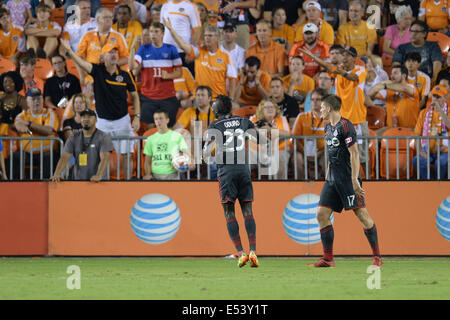 Houston, Texas, USA. 19 juillet, 2014. De l'avant Toronto FC Dominic Oduro (23) célèbre son 1er semestre objectif durant un match entre la MLS Houston Dynamo et le Toronto FC au stade BBVA Compass à Houston, TX sur Juillet 19, 2014. Le jeu est terminé dans un 2-2 draw. Credit : Trask Smith/ZUMA/Alamy Fil Live News Banque D'Images