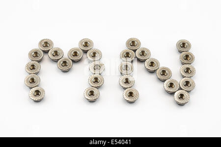 M et N Alphabet, créé par les écrous à embase hexagonale en acier inoxydable. Banque D'Images