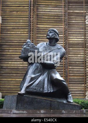 Monument au Grand Duc de Kiev Yaroslav le Sage situé à la Porte Dorée. La statue du sculpteur Ivan Kavaleridze. 19 juillet, 2014. Kiev, Ukraine © Igor Golovniov/ZUMA/Alamy Fil Live News Banque D'Images