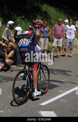 Col de Palaquit, France. 18 juillet, 2014. 13e étape du Tour de France Saint Etienne - Chamrousse dans les Alpes. Au cours de cette étape, les coureurs traversent le col de Palaquit en montagne Chartreuse. Sarcenas, Sappey, France Crédit : Thibaut/Alamy Live News Banque D'Images