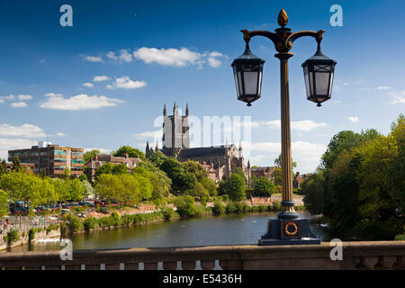 Royaume-uni, Angleterre, Worcestershire, Worcester, Cathédrale sur rives du fleuve Severn Banque D'Images