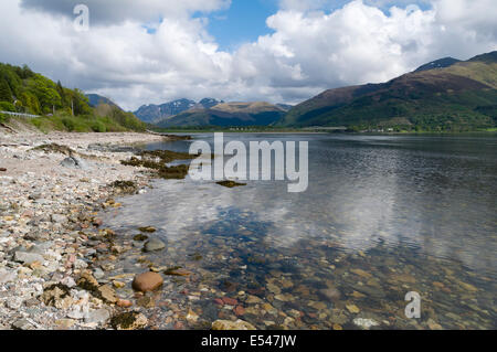 Le Loch Linnhe près de Ballachulish, à l'Est, vers Glencoe. Highland, Lochaber, Ecosse, Royaume-Uni Banque D'Images